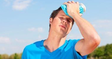 تعرف على أعراض ضربة الشمس خلال إجازة المصيف وطرق الوقاية