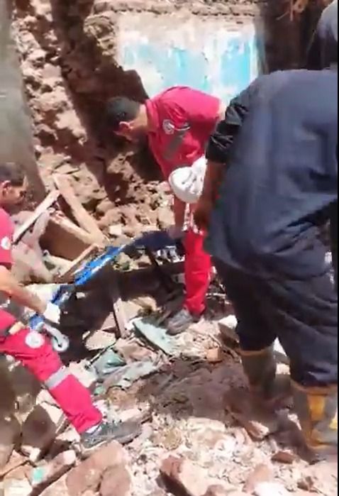 الهلال الأحمر المصري يساند جهود الحماية المدنية في انتشال ضحايا حادث عقار طنطا