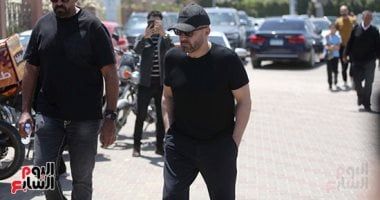 أشرف زكي وأحمد السقا وفتوح أحمد يشاركون فى تشييع جنازة شقيق خالد جلال