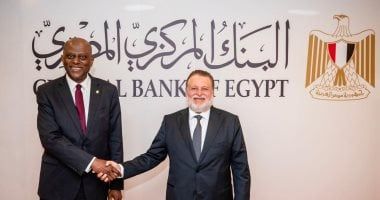 محافظ البنك المركزى يستقبل نظيره النيجيرى ويصحبه فى جولة بدار طباعة النقد