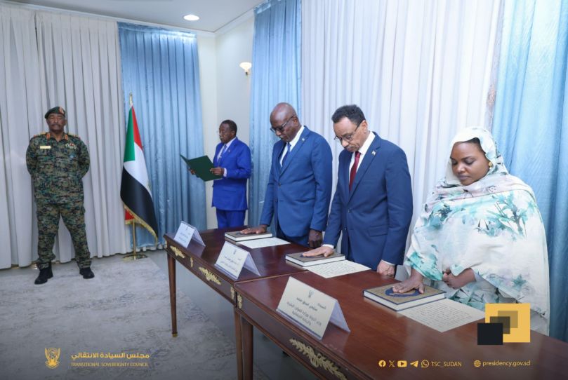 الوزراء الجدد في الحكومة السودانية يؤدون القسم أمام عبد الفتاح البرهان