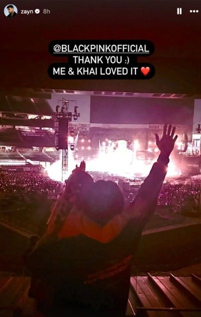 زين مالك يشارك جمهوره لحظات حضور حفل Blackpink بصحبة ابنته