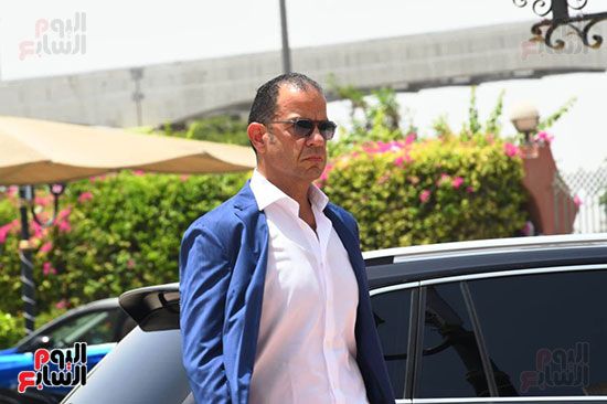 أبو ريدة و نجوم الرياضة في جنازة شقيق أبو حسين عضو اتحاد الكرة