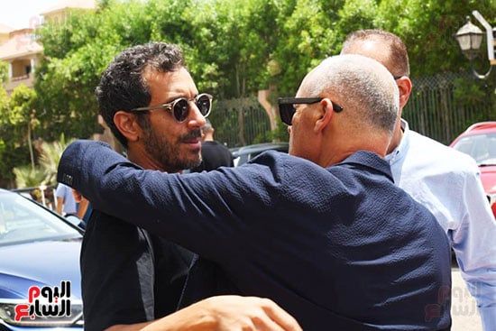 أبو ريدة و نجوم الرياضة في جنازة شقيق أبو حسين عضو اتحاد الكرة