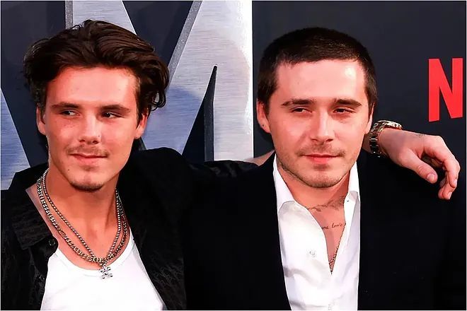 كروز بيكهام يهاجم شقيقه بروكلين بأقسى العبارات: “أنت ميّت”… تقرير يسلّط الضّوء على خلاف العائلة