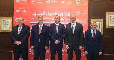 وزير العمل ومحافظ الأسكندرية يفتتحان ندوة تثقيفية للتوعية بمواد قانون العمل الجديد