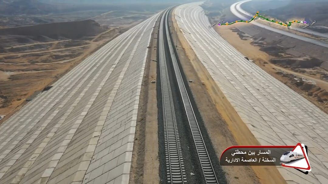5 لقطات تلخص أحدث مراحل تشطيبات محطات الخط الأول للقطار السريع