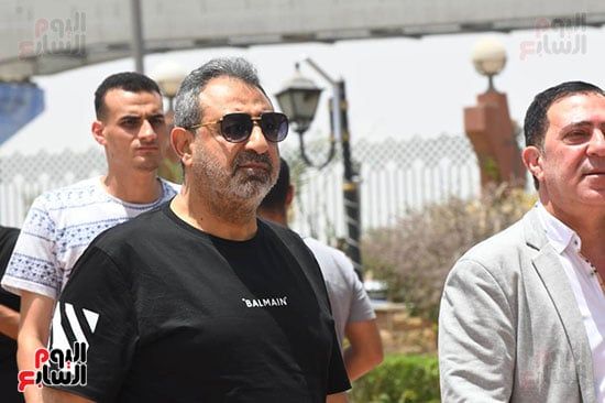 أبو ريدة و نجوم الرياضة في جنازة شقيق أبو حسين عضو اتحاد الكرة