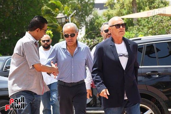 أبو ريدة و نجوم الرياضة في جنازة شقيق أبو حسين عضو اتحاد الكرة