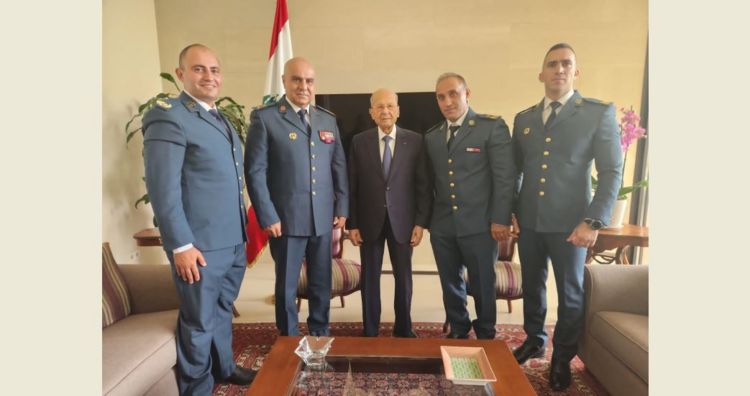 ميشال عون استقبل وفدًا من قيادة الجيش مهنئًا بعيد الجيش