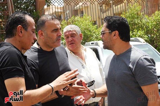 أبو ريدة و نجوم الرياضة في جنازة شقيق أبو حسين عضو اتحاد الكرة