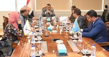 وزير الإسكان يتابع مشروع المماشى السياحية بمدينة الشيخ زايد