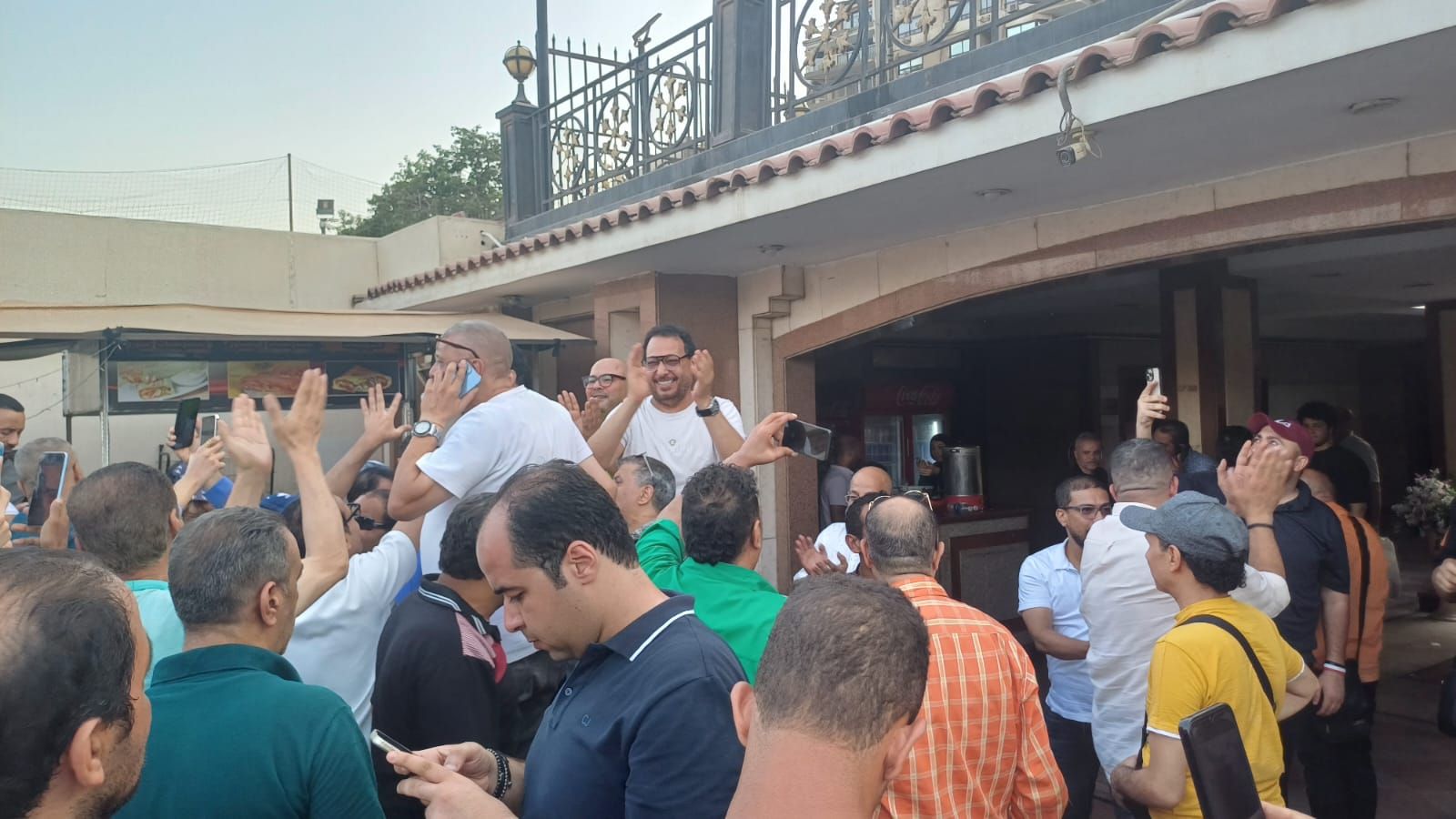 احتفالات بالطبل والمزمار بعد فوز أعضاء مجلس نقابة الموسيقيين بانتخابات التجديد النصفى.. صور