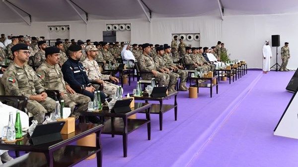 قائد عام شرطة أبوظبي يشهد عروضاً تخصصية لمجندي الخدمة الوطنية في العين