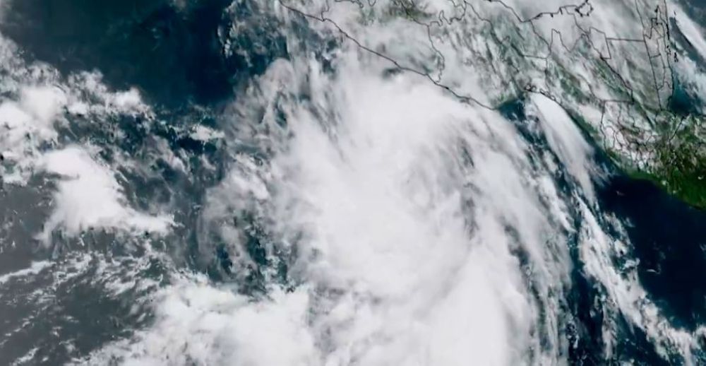 توقعات بزيادة قوته.. إعصار "إيونا" يهدد جنوب شرق هاواي