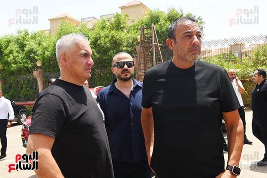 أبو ريدة و نجوم الرياضة في جنازة شقيق أبو حسين عضو اتحاد الكرة