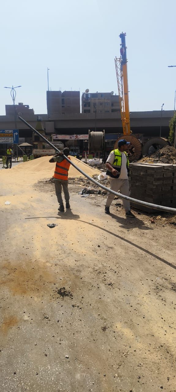 بدء مد كابلات الخط الاحتياطى بمحطة جزيرة الذهب.. صورة