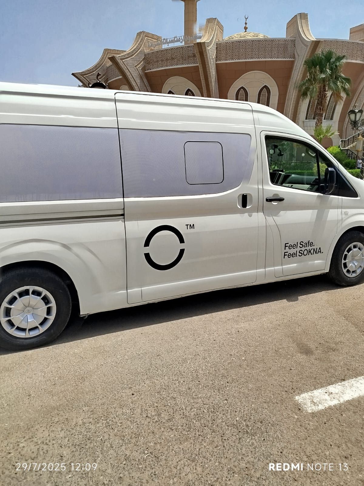 وصول جثمان شقيق المخرج خالد جلال لمسجد الشرطة بالشيخ زايد للصلاة عليه