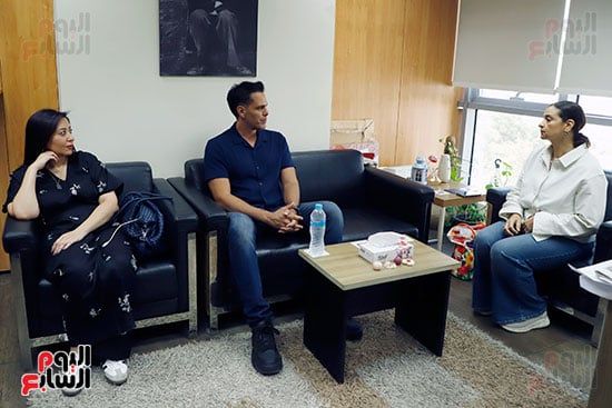 جولة للموسيقار هشام خرما داخل مقر الخليج 365.. صور