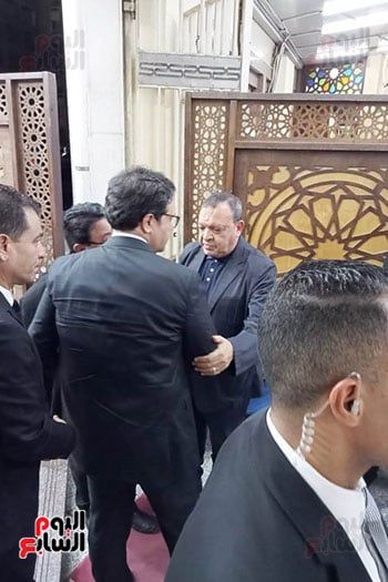 وزير الثقافة وأحمد بدير ومحمد محمود يحضرون عزاء شقيق خالد جلال.. صور