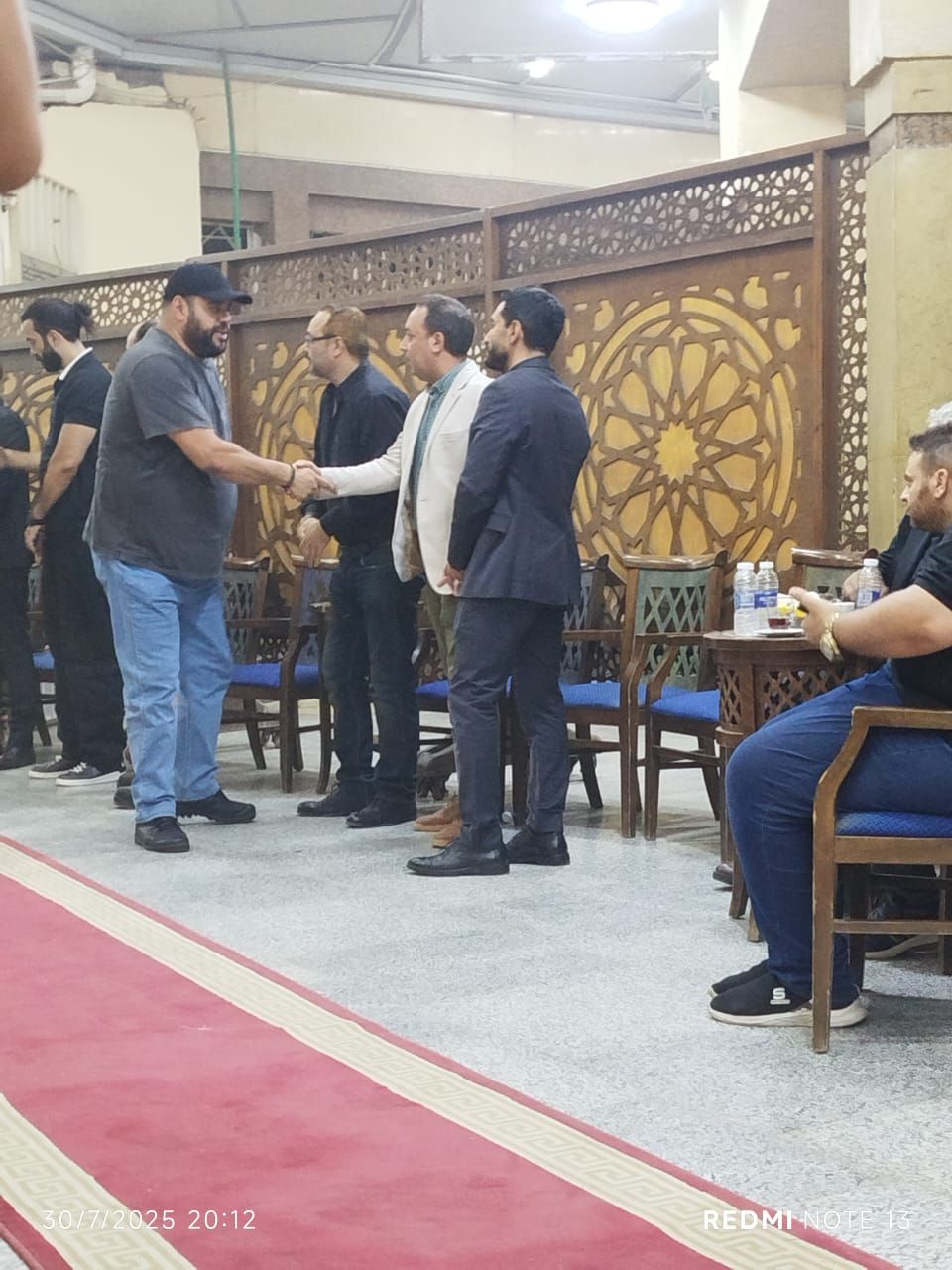 خالد جلال يستقبل عزاء شقيقه ومحمد ممدوح ومحمد الكيلانى أول الحاضرين