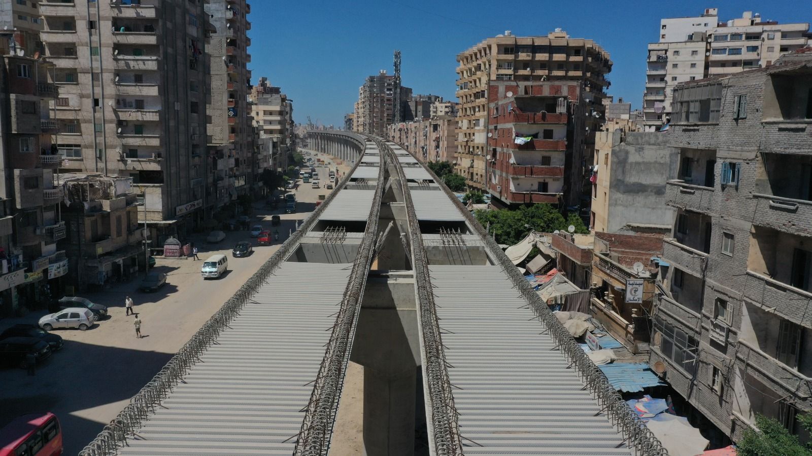 شاهد أعمال تركيب الكمرات وتقدم أعمال تنفيذ مشروع مترو الإسكندرية