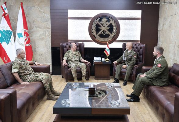 قائد الجيش التقى الملحق العسكري البولندي في زيارة وداعية