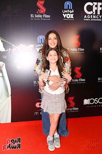 دنيا سمير غانم ورامي رضوان وابنتهما كايلا يضيفون بهجة على العرض الخاص لفيلم روكي الغلابة.. صور