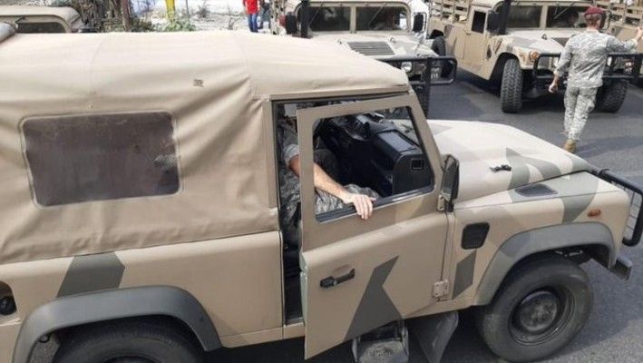 الجيش تدخل لحماية الشيخ ليث البلعوس في جبل لبنان بعد محاصرته من قبل مئات الشبان