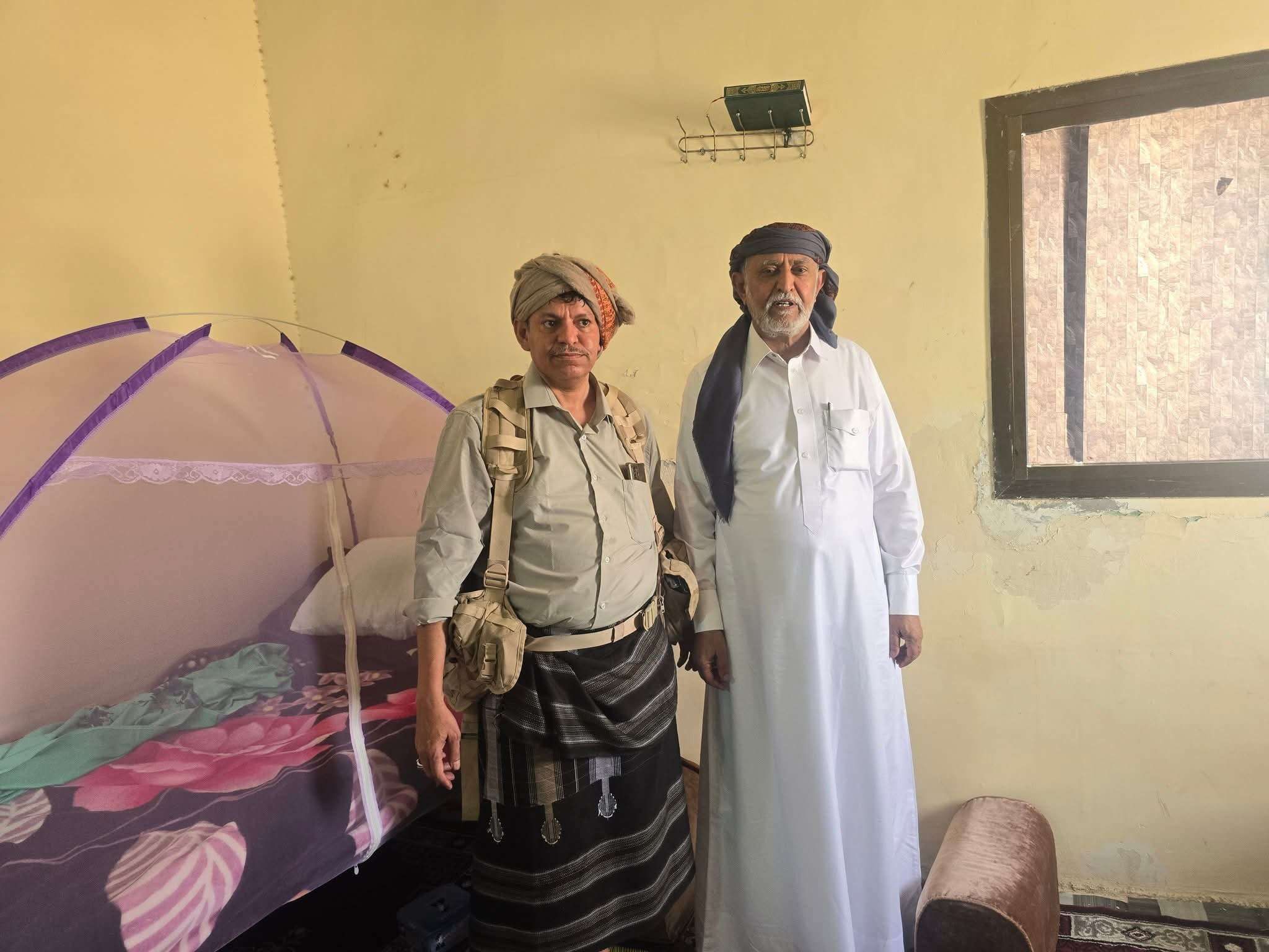 عاجل:شاهد اول صورة للقيادي الزايدي عقب اطلاق سراحه في المهرة