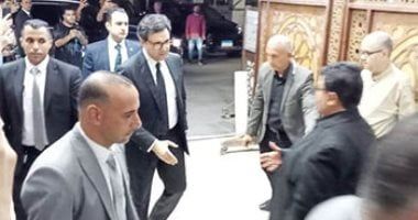 وزير الثقافة وأحمد بدير ومحمد محمود يحضرون عزاء شقيق خالد جلال.. صور