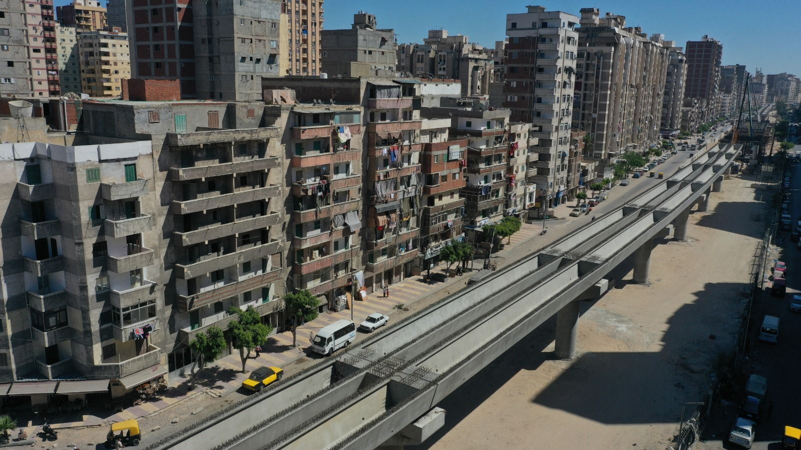 شاهد أعمال تركيب الكمرات وتقدم أعمال تنفيذ مشروع مترو الإسكندرية