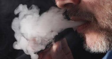 الصحة تحذر: السجائر الإلكترونية تسبب الإدمان وتهدد القلب والرئة والمعدة - الخليج 365