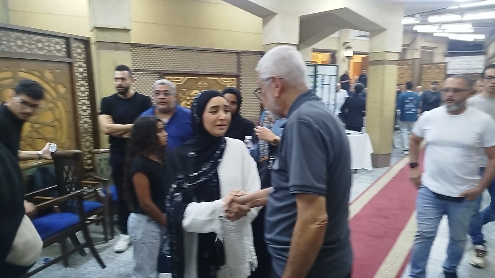 صلاح عبد الله وشريف منير وفتوح أحمد يشاركون فى عزاء شقيق خالد جلال