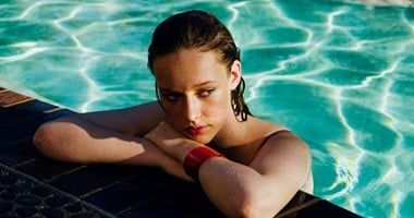 لماذا يحدث احمرار العين بعد السباحة.. علاجات منزلية فعالة