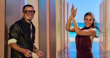 عمرو دياب يطرح كليب "خطفونى" ويشعل الصيف بمشاركة ابنته جانا