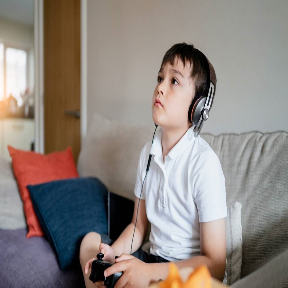 تجربتي مع إدمان ابني المراهق للشاشات الرقمية.. والنتيجة نجاح مُذهل!