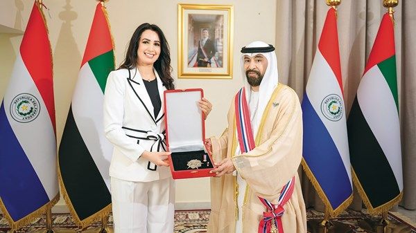 الباراغواي تمنح سفير الإمارات وسام الاستحقاق الوطني