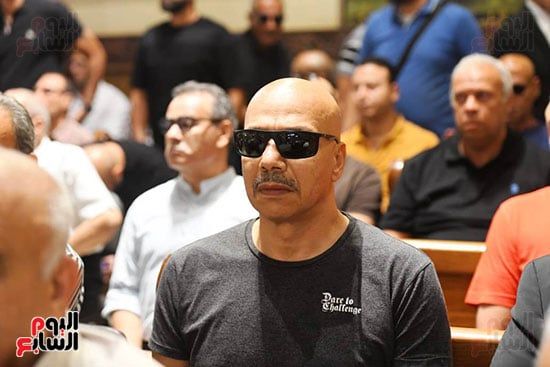 أشرف زكي من جنازة لطفي لبيب: فقدنا نجما كان مدرسة في الصبر