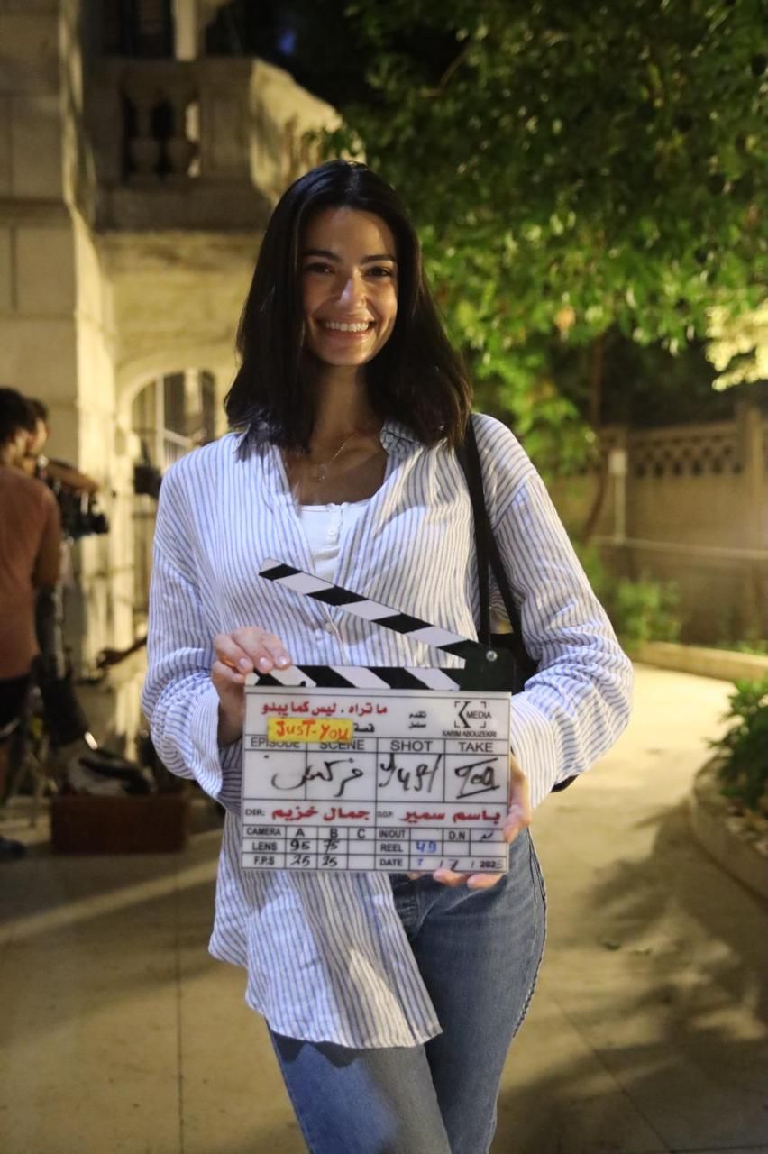 صناع حكاية Just You من مسلسل ما تراه ليس كما يبدو يحتفلون بانتهاء التصوير