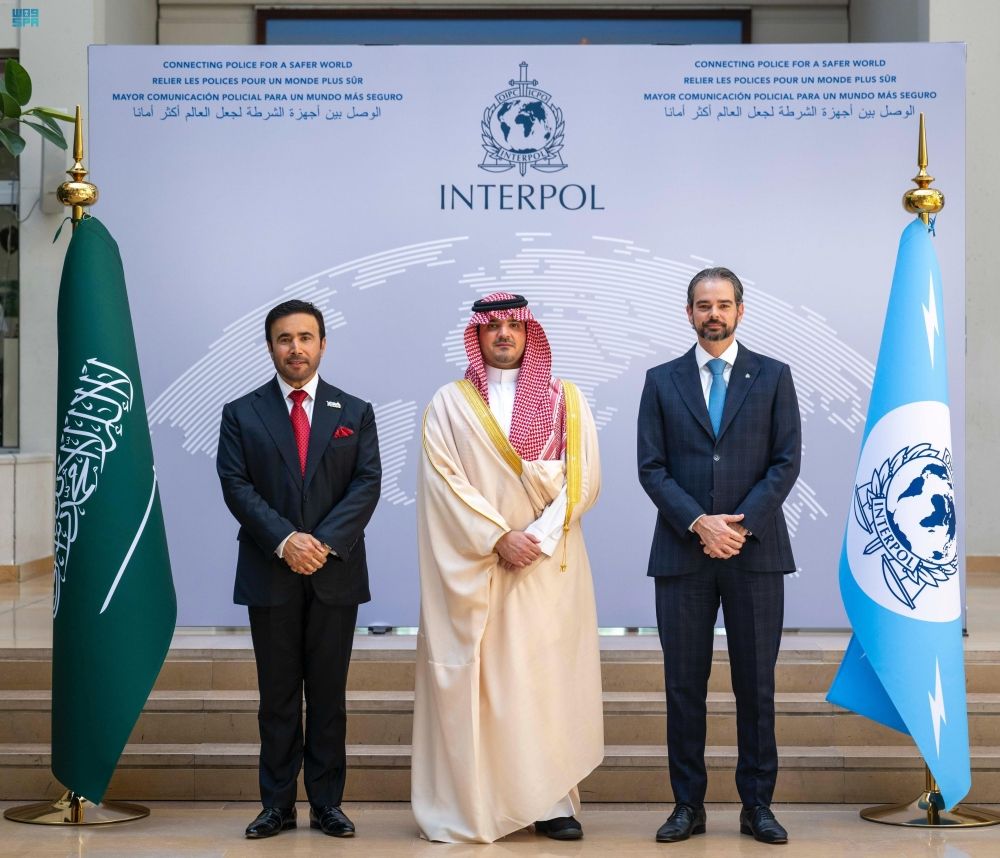 أخبار من السعودية.. منح وزير الداخلية وسام "الإنتربول" من الطبقة العليا