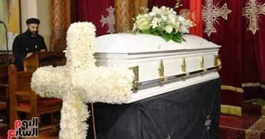 تشييع جثمان الفنان الراحل لطفي لبيب ودفنه بمقابر العاشر من رمضان.. صور