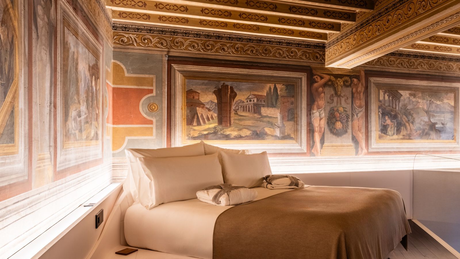 "روميو روما".. زها حديد تبصم على أجمل فندق قبل رحيلها (صور)