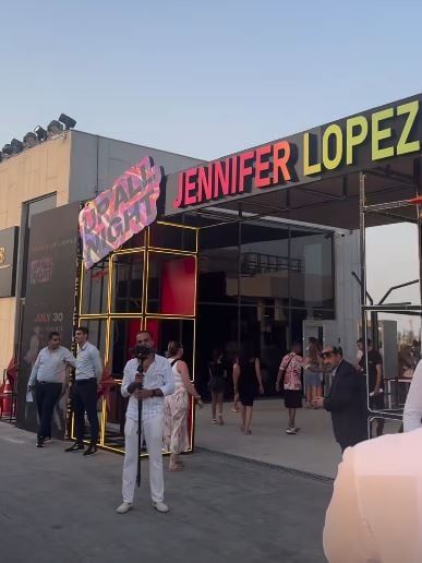 جينيفر لوبيز تشعل الأجواء فى حفلها بمصر وتظهر بأكثر من إطلالة.. صور