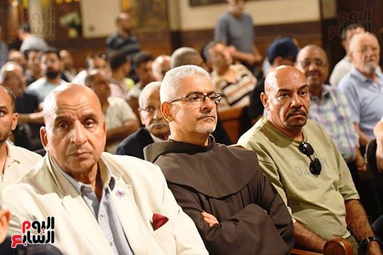 تشييع جثمان الفنان الراحل لطفي لبيب ودفنه بمقابر العاشر من رمضان.. صور