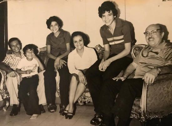 خالد جلال ينشر صور نادرة مع شقيقه الراحل حسن ويعلق كان أبويا