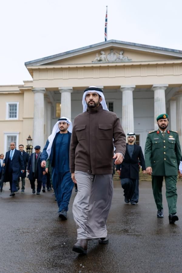 حمدان بن محمد.. من ساند هيرست إلى الفريق أول