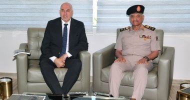 الفريق أول عبد المجيد صقر يلتقى وزير دفاع جمهورية إيطاليا - الخليج 365