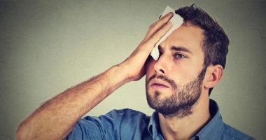 لماذا يتعرق البعض أكثر من الآخرين.. ما دور الوزن والحالات الصحية؟