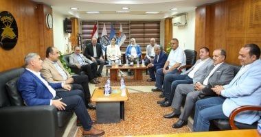 وزير قطاع الأعمال العام ومحافظ الإسكندرية يبدآن جولة بمنطقة المعمورة